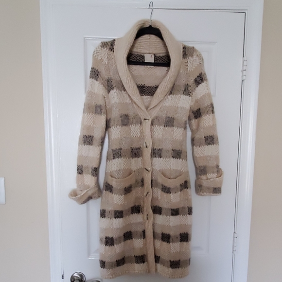 Super cute sweater made with alpaca fur! - Picture 1 of 2